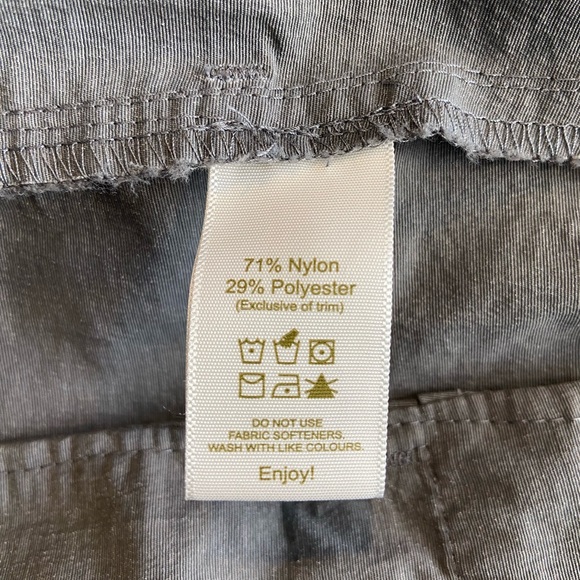 Tilly’s Goes With Anywhere Womens Shorts - Picture 4 of 4